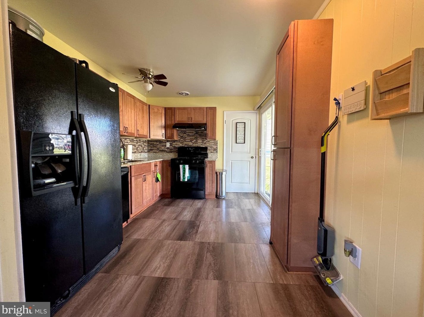 1700 Leisure Ln, Glen Burnie MD 21061-2124 exterior