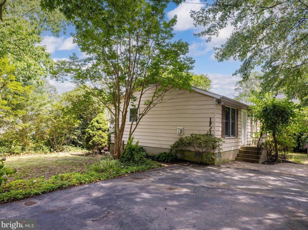 1221 Pine Ave, Shady Side, MD 20764