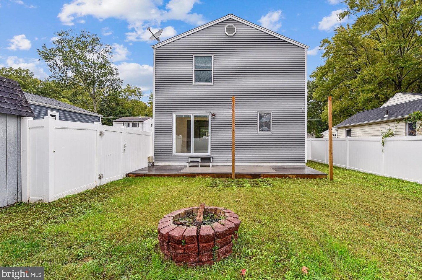 1187 Pine Ave, Shady Side, MD 20764