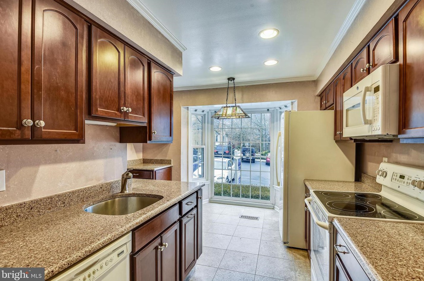 1606 Angus Ct, Crofton MD 21114-2002 exterior