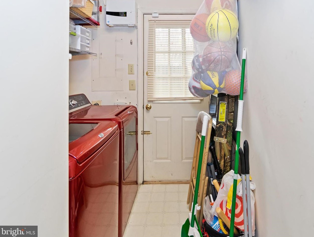 2093 Pawlet Dr, Crofton MD 21114-1687 exterior