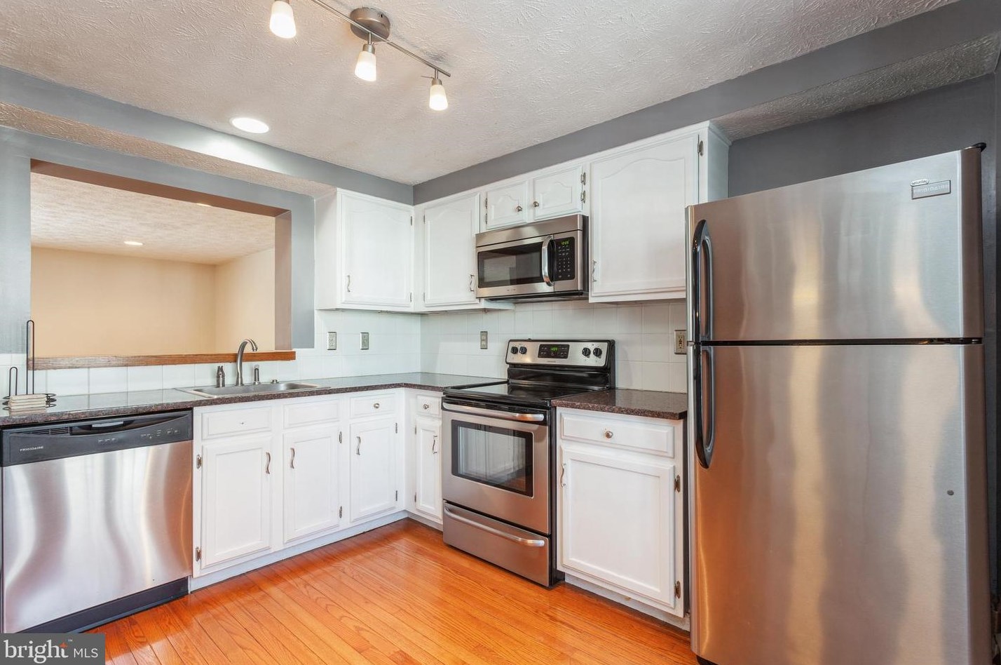 2537 Log Ml Ct, Crofton MD 21114-1859 exterior