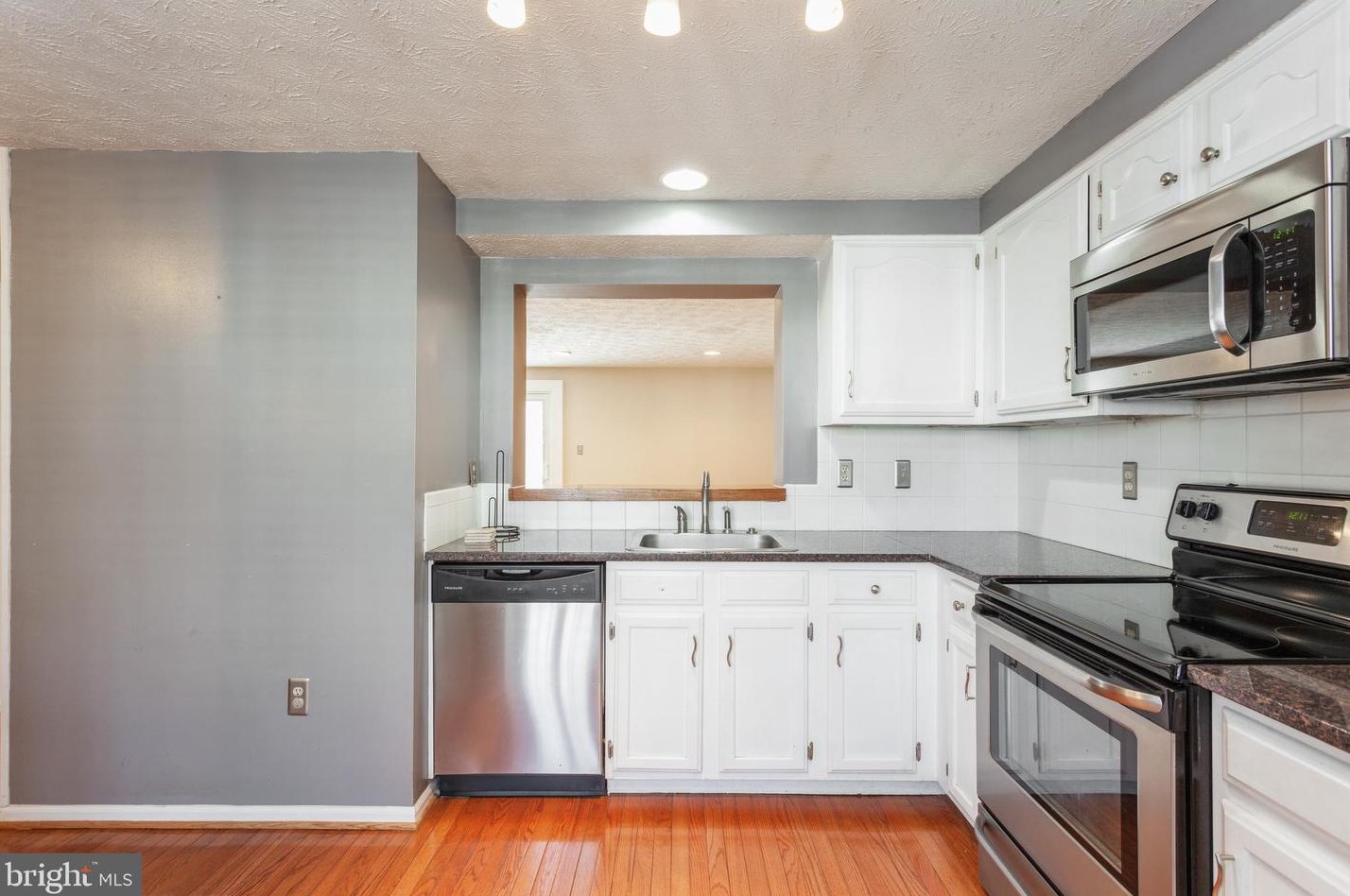 2537 Log Ml Ct, Crofton MD 21114-1859 exterior