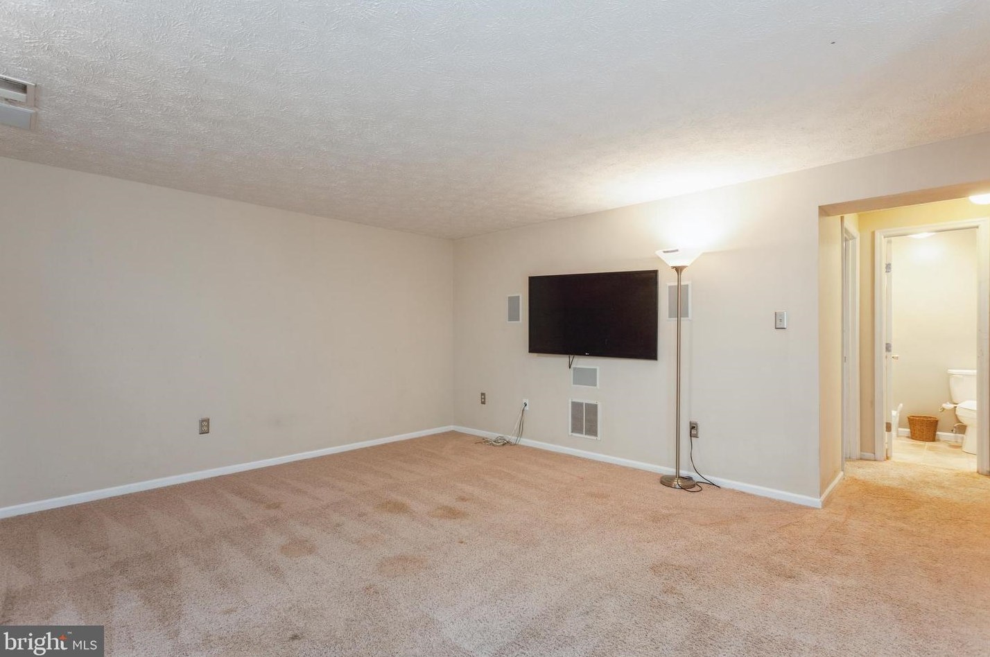 2537 Log Ml Ct, Crofton MD 21114-1859 exterior