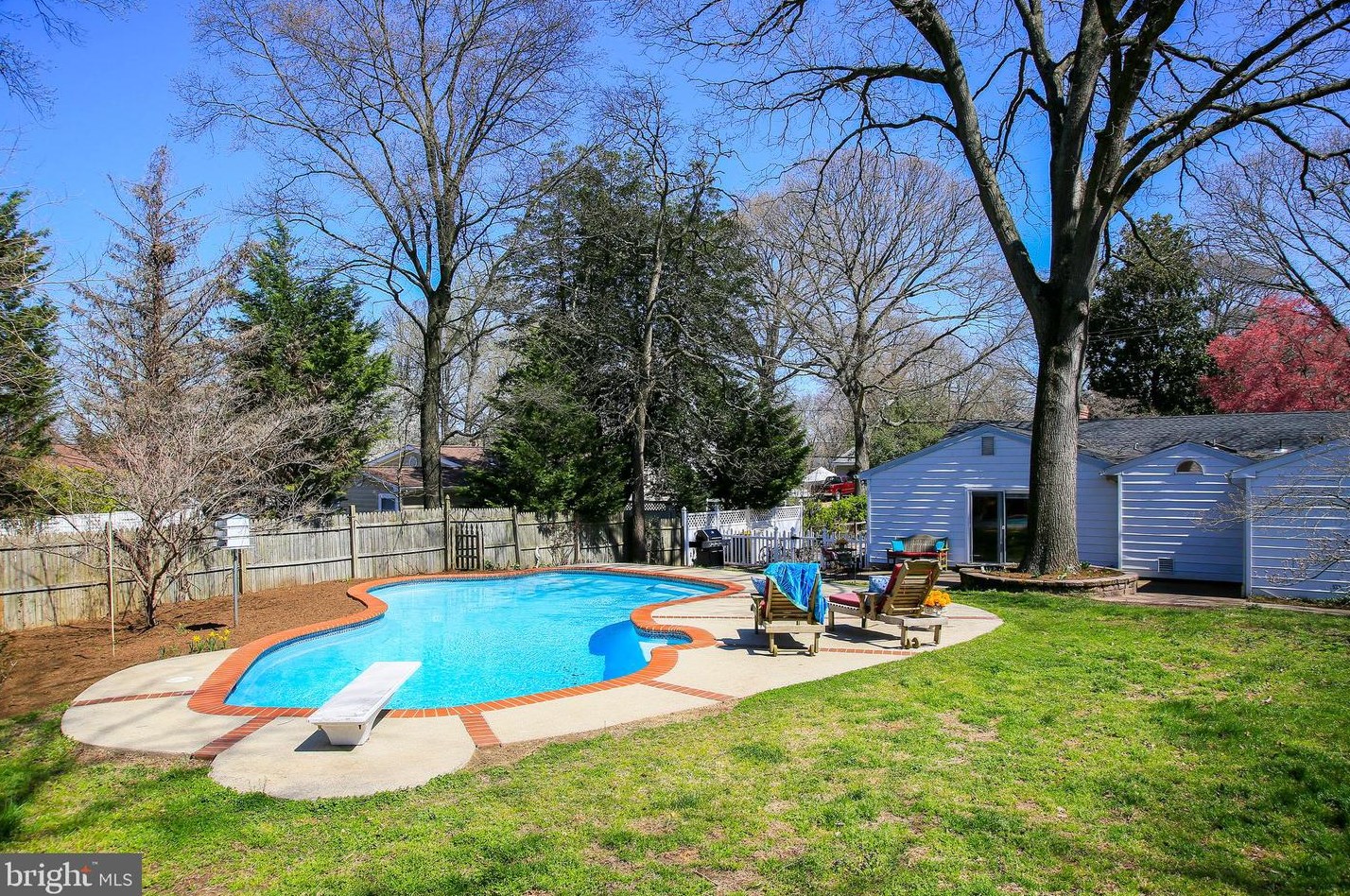 744 Stinchcomb Rd, Severna Park, MD 21146