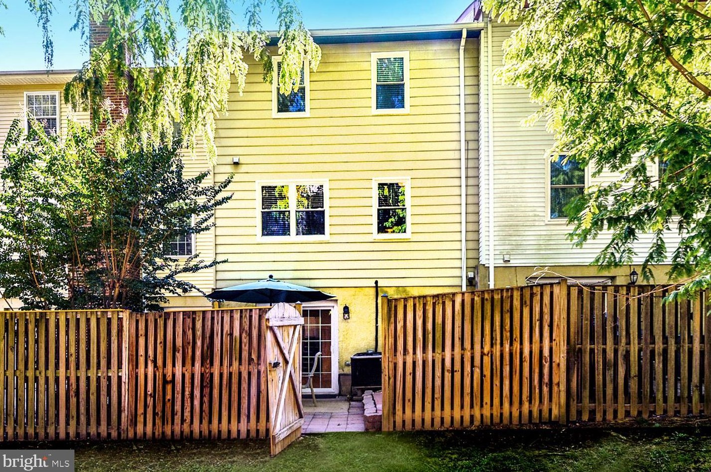 2518 Vineyard Ln, Crofton, MD 21114