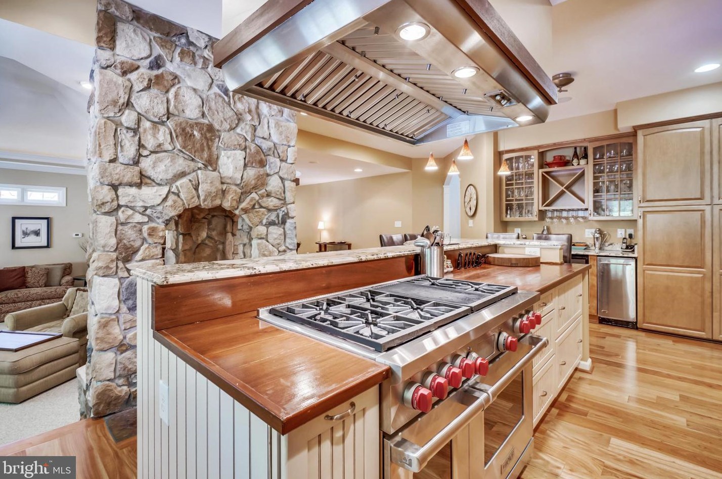 1523 Hornbeam Dr, Crofton MD 21114-3244 exterior