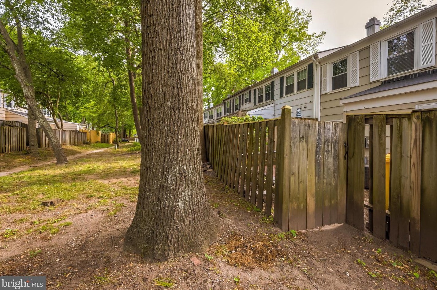 1724 Farmington Ct, Crofton MD  21114-2307 exterior