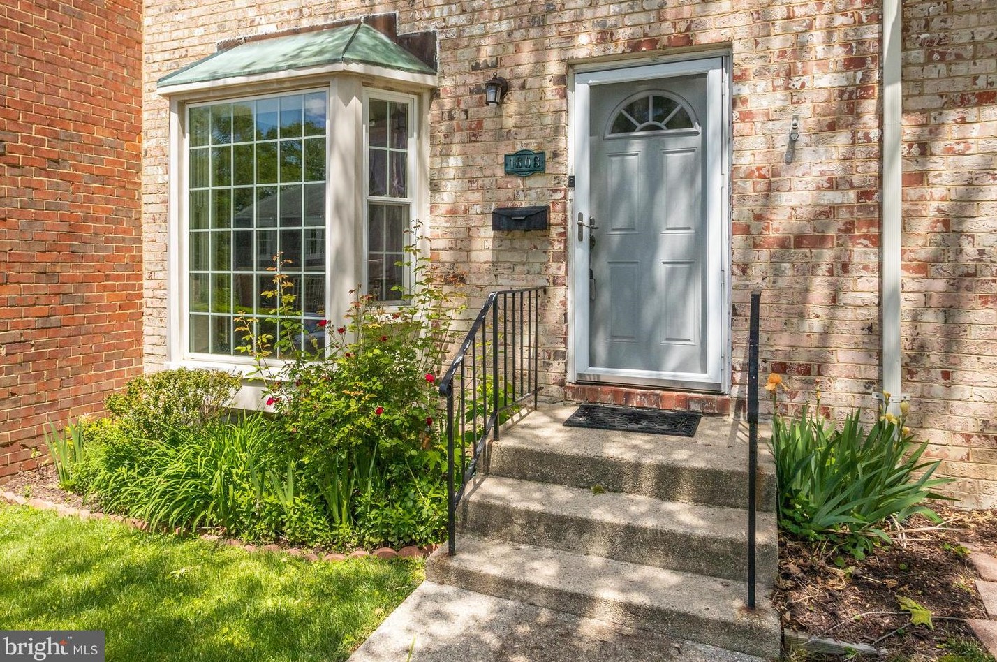 1608 Angus Ct, Crofton MD 21114-2002 exterior