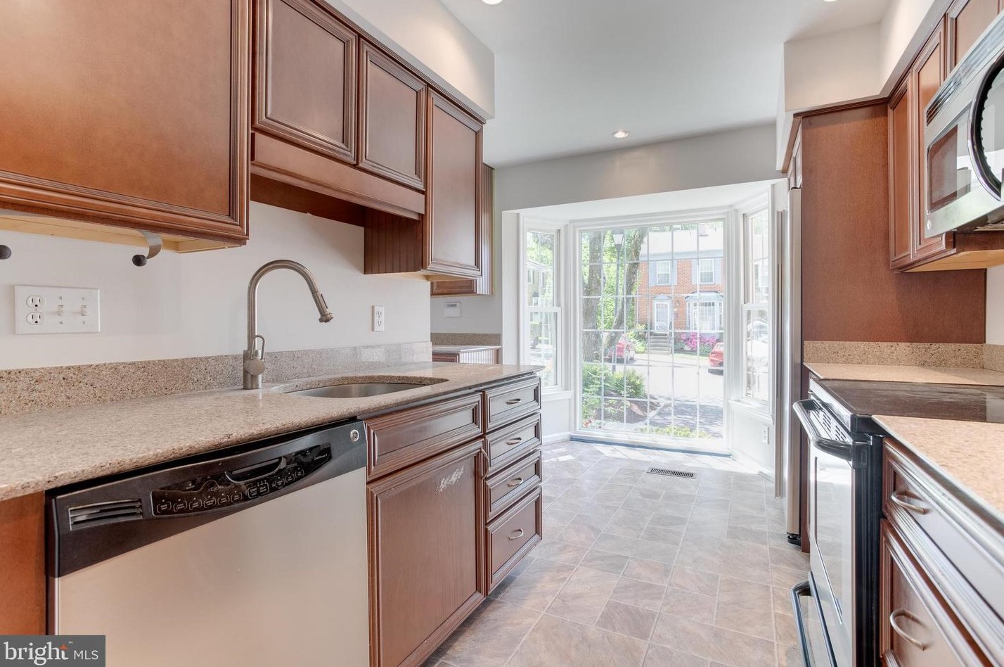 1608 Angus Ct, Crofton MD 21114-2002 exterior