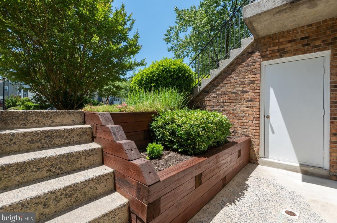 2069 Pawlet Dr, Crofton, MD 21114-1679