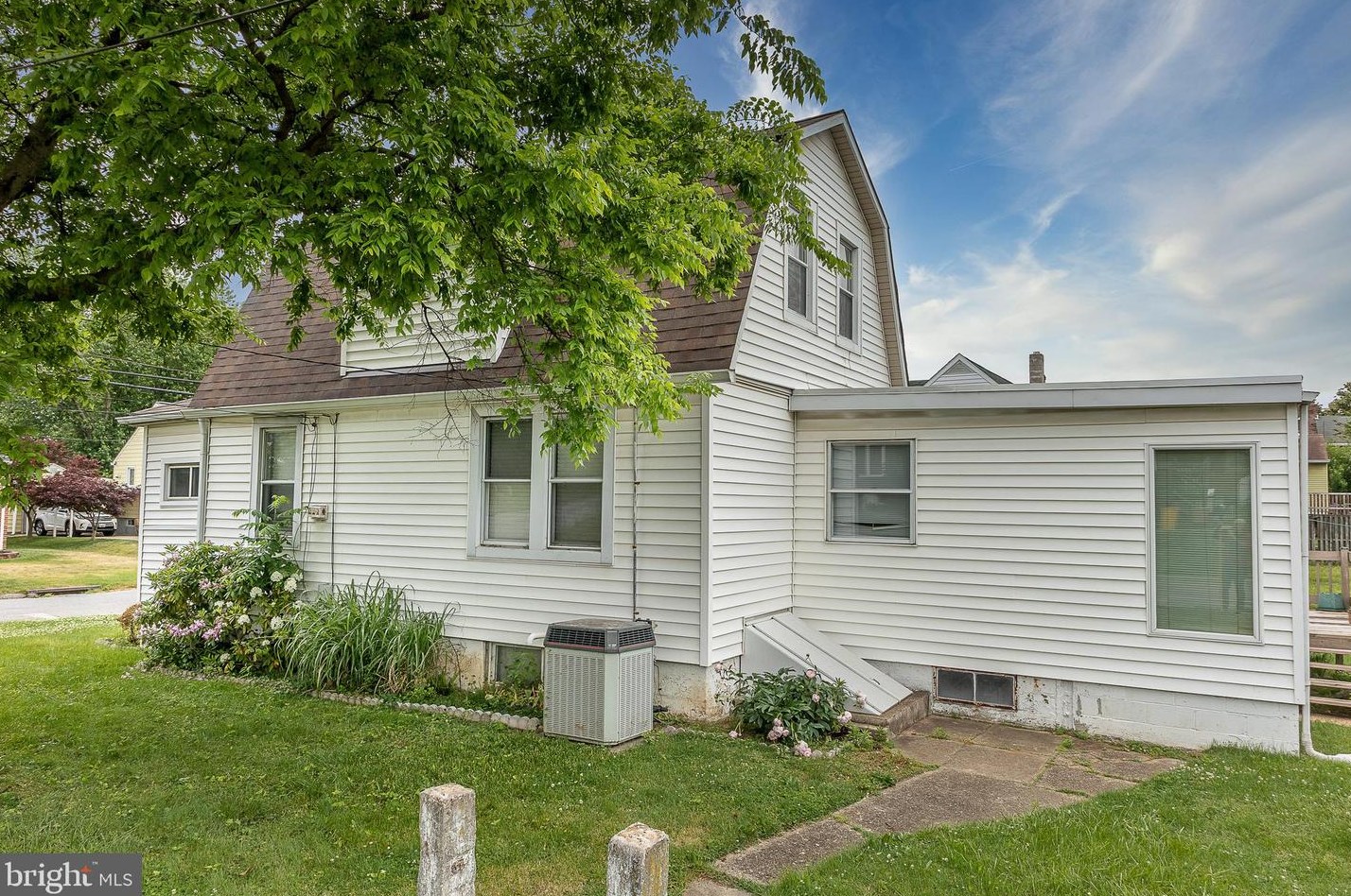 301 Hillcrest Ave, Baltimore, MD 21225-2830