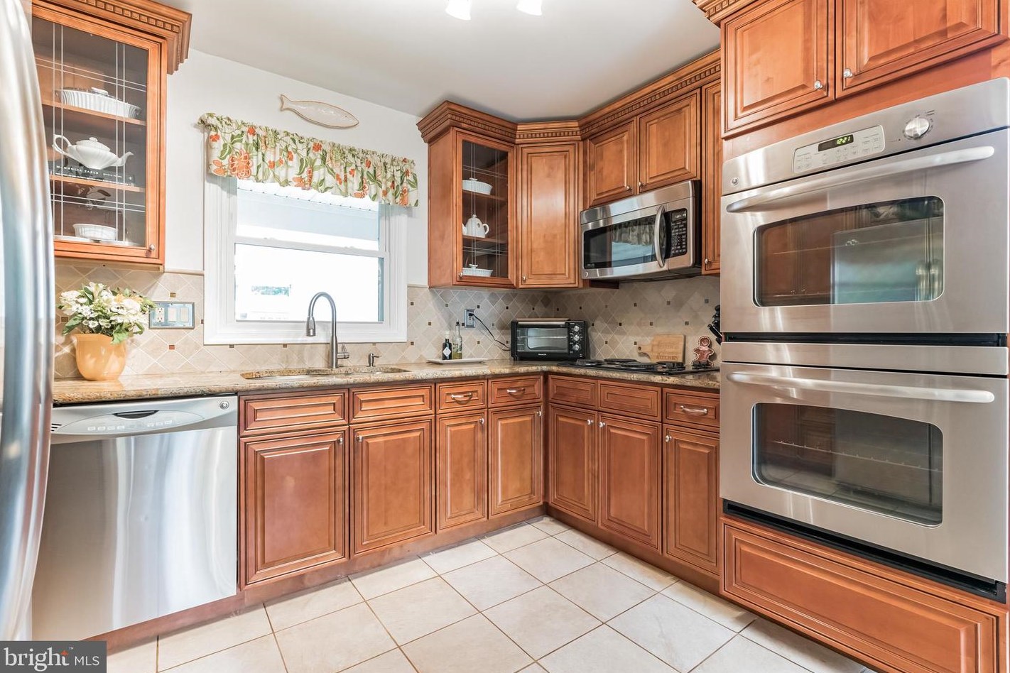 1712 Sturbridge Pl, Crofton MD  21114-2010 exterior