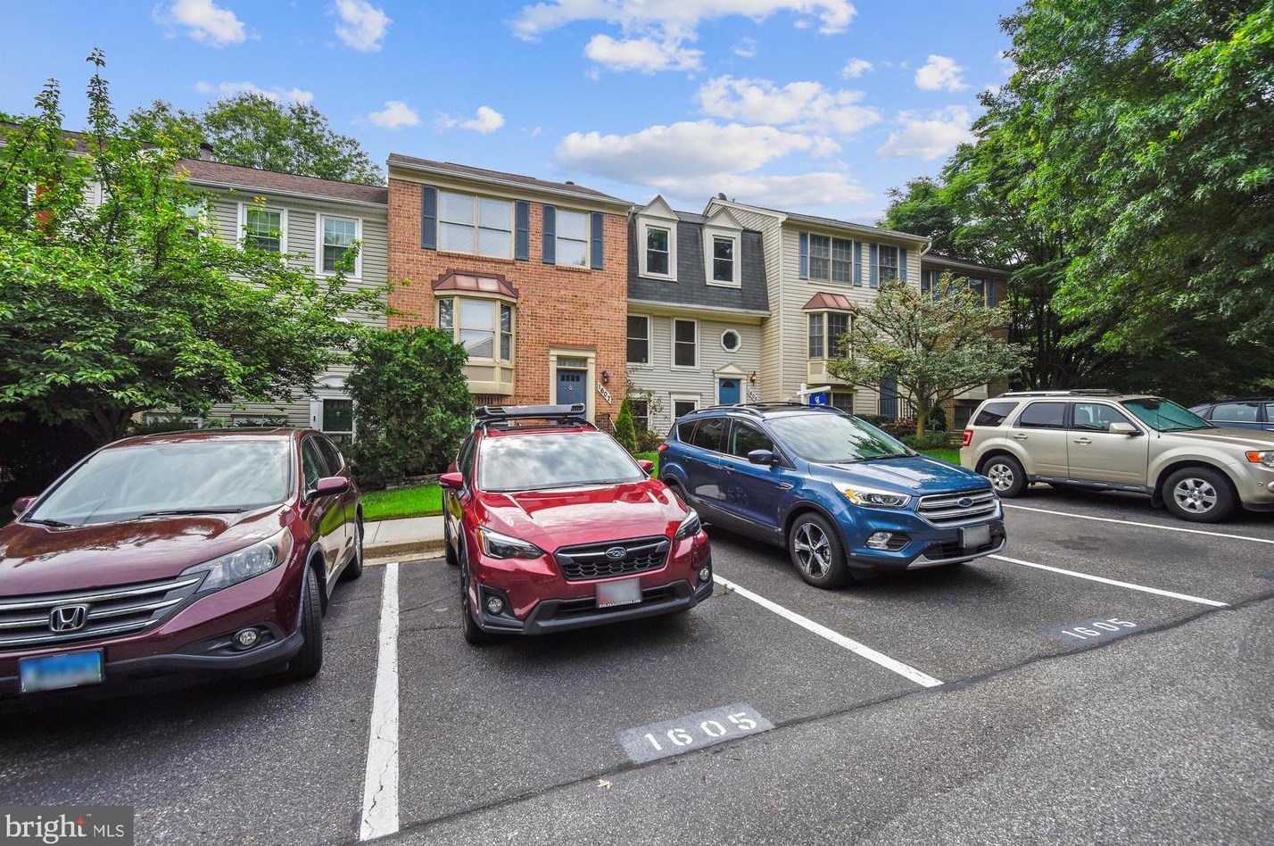 1605 Howard Chapel Ct, Crofton MD 21114-1817 exterior