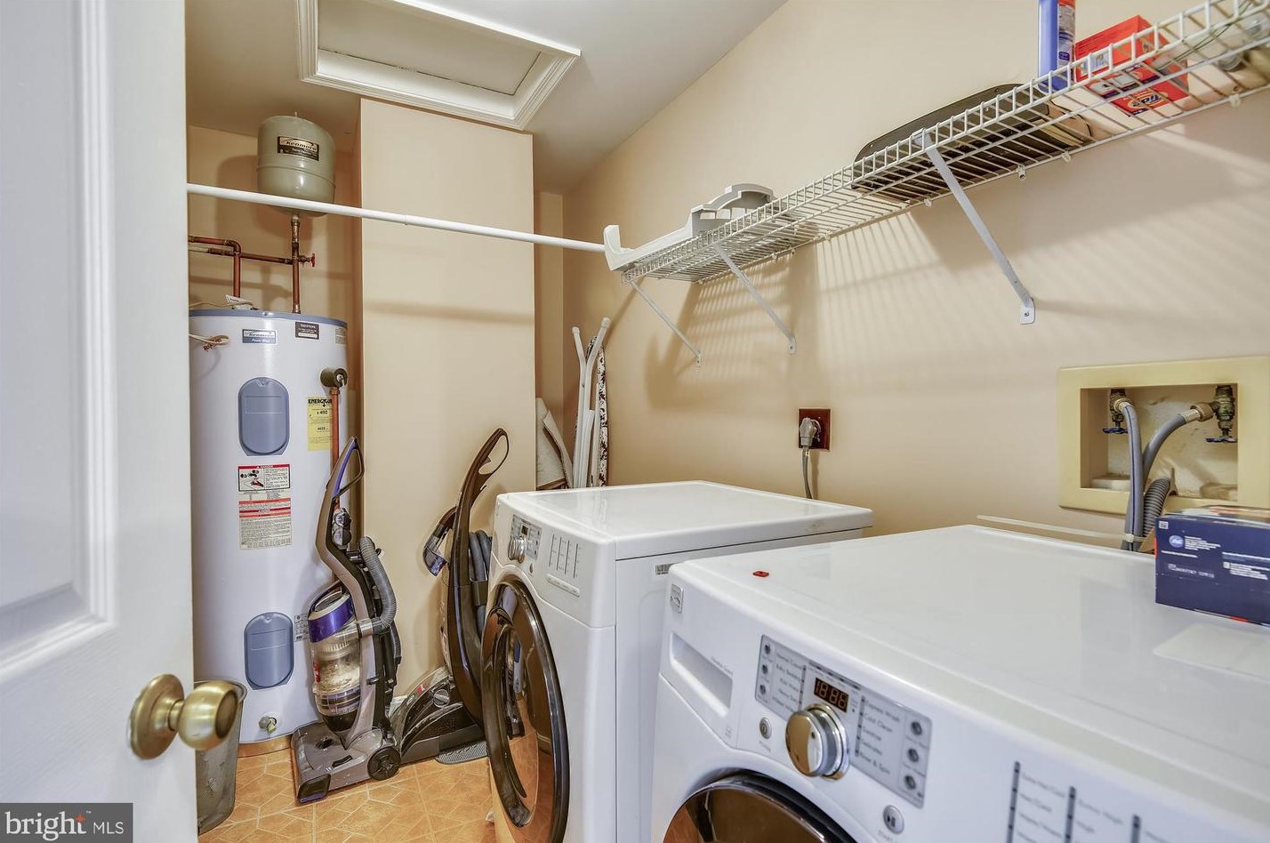 1605 Howard Chapel Ct, Crofton MD 21114-1817 exterior