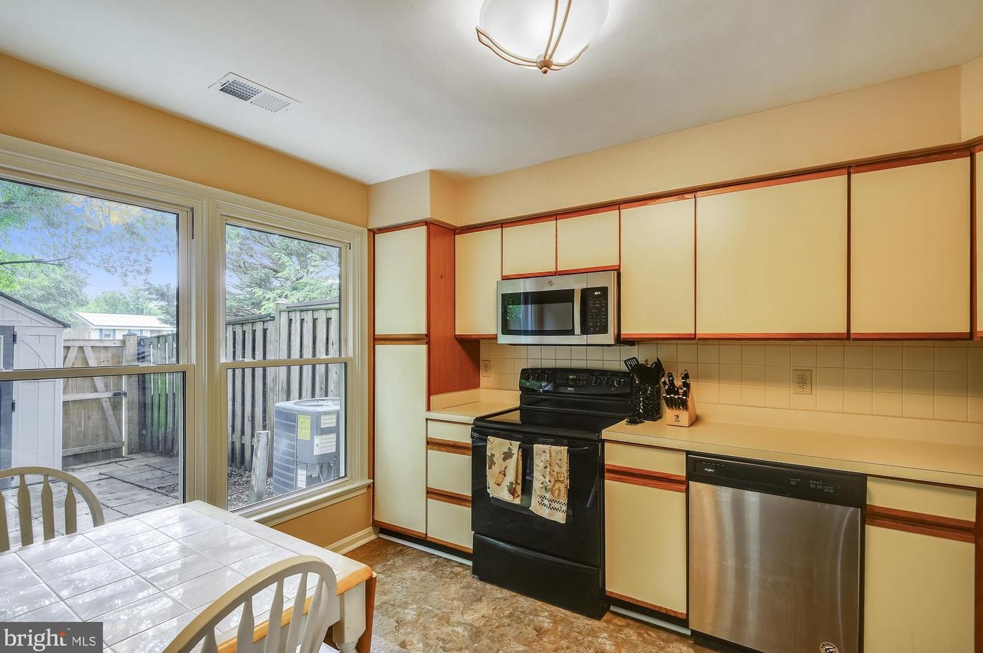 1605 Howard Chapel Ct, Crofton MD 21114-1817 exterior