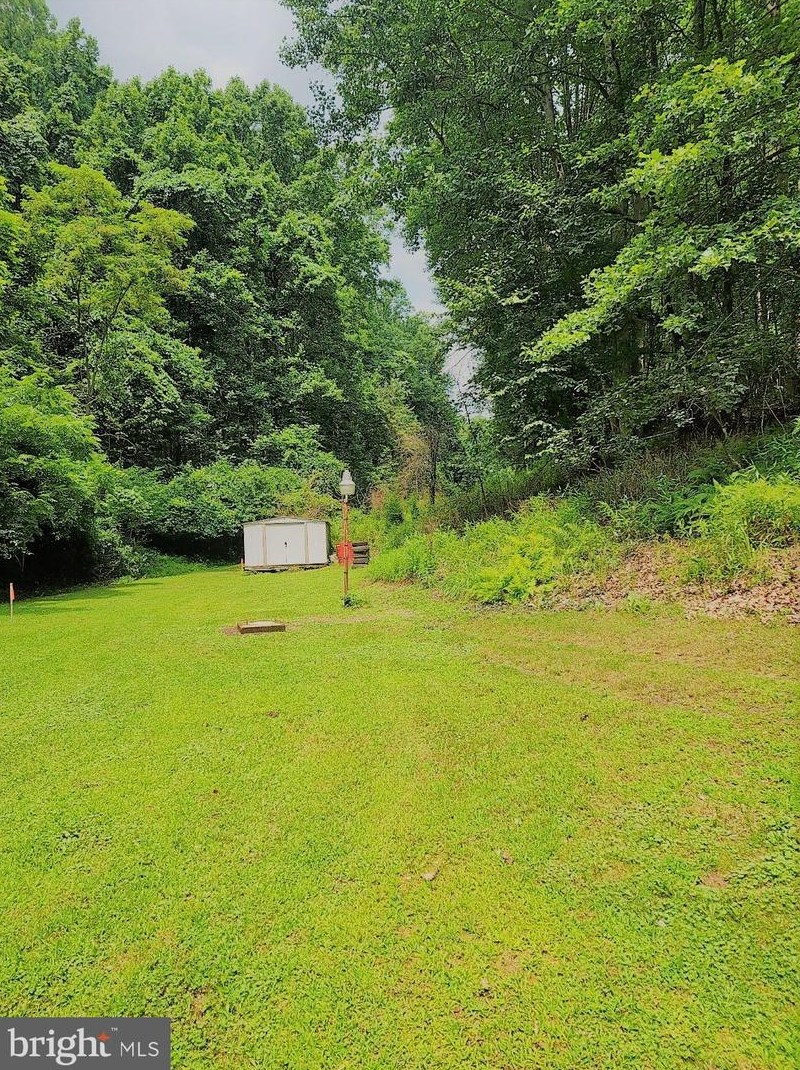 12335 Winfield Dr Ne, Cumberland, MD 21502