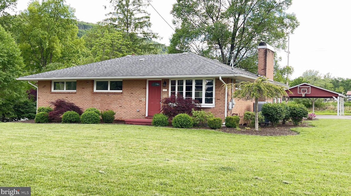 105 Mary Ct, Cumberland, MD 21502-7354