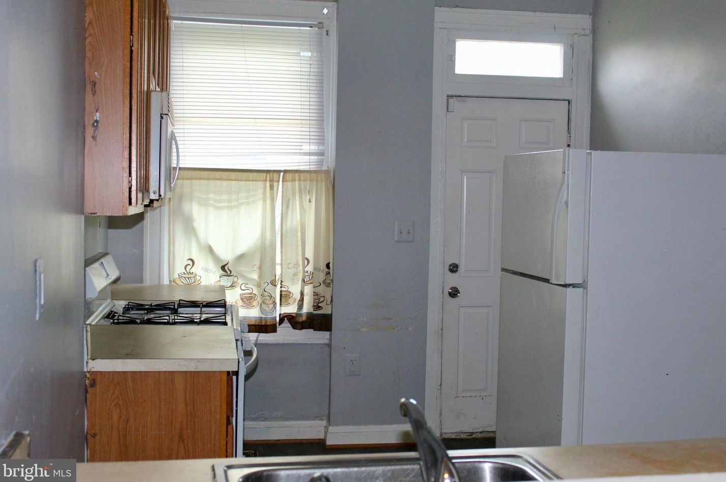 2823 Pelham Ave, Baltimore MD  21213-1219 exterior