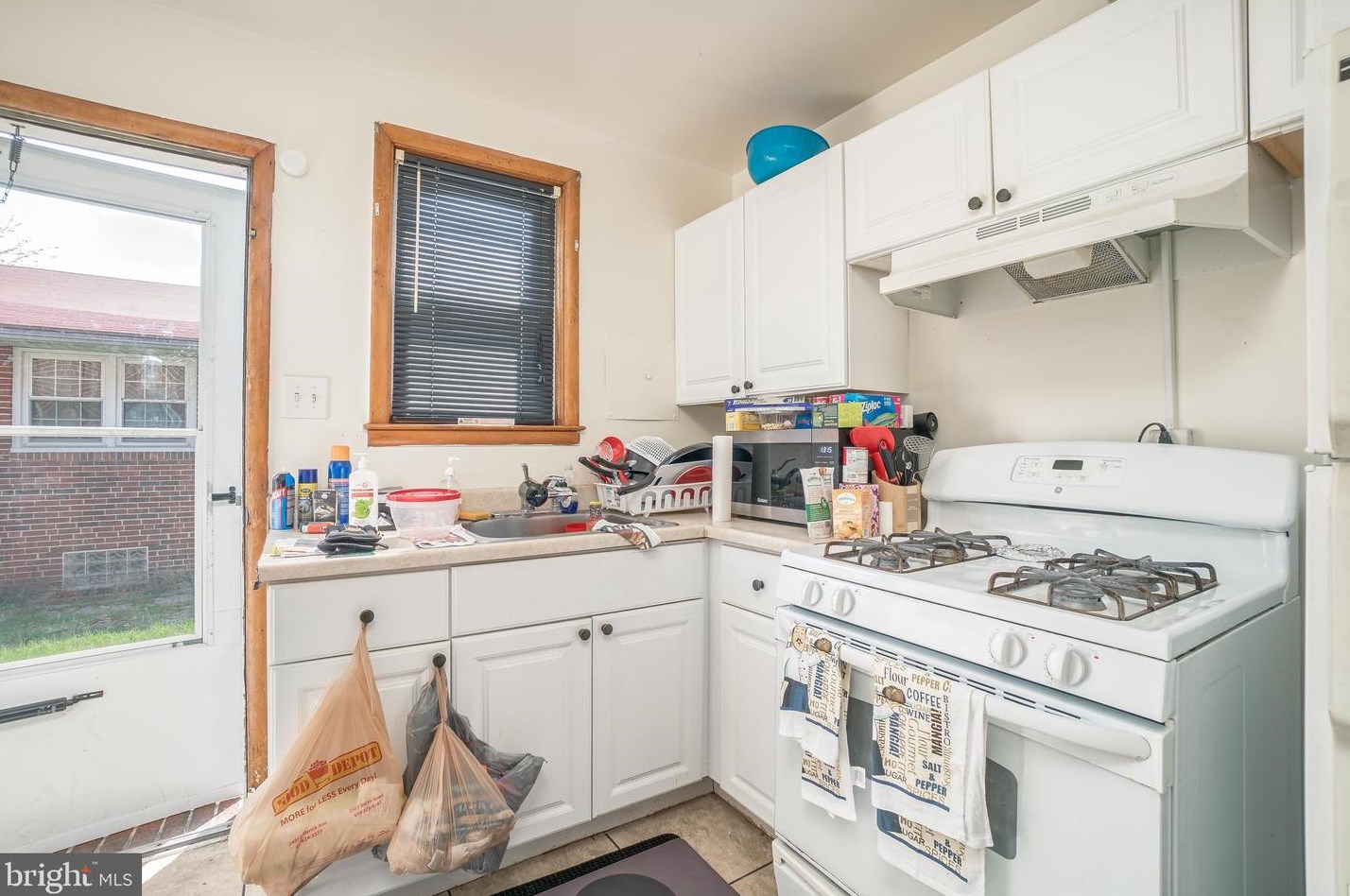 6012 Eunice Ave, Baltimore, MD 21214-1809