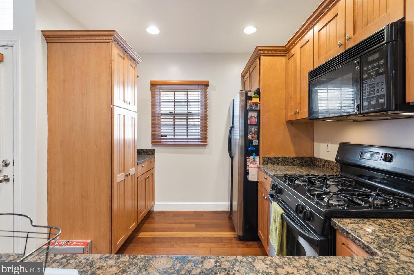 522 Clinton St, Baltimore MD  21205-2811 exterior