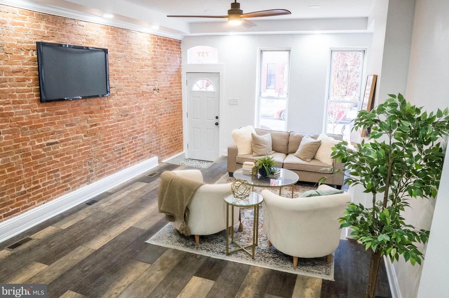 737 Dolphin St, Baltimore, MD 21217-2932