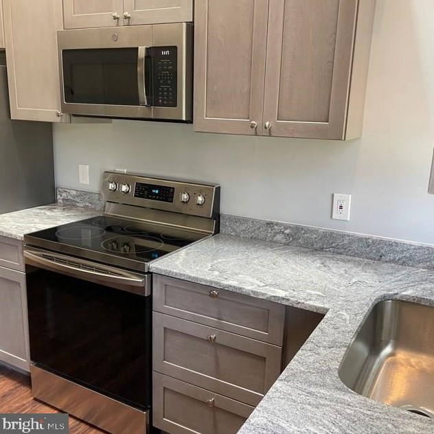 526 Laurens St, Baltimore MD  21217-3210 exterior