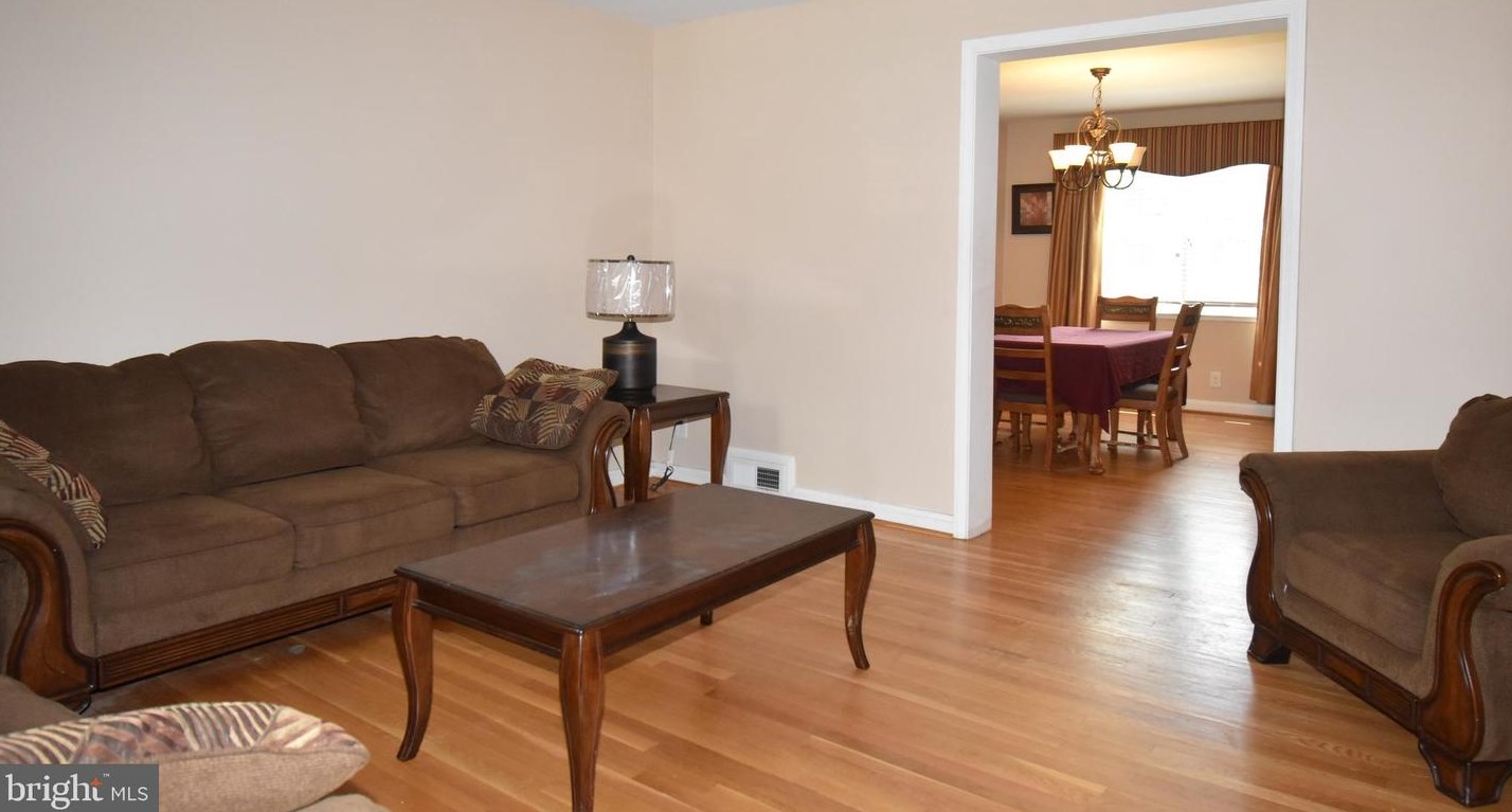 1541 Gleneagle Rd, Baltimore MD  21239-2433 exterior