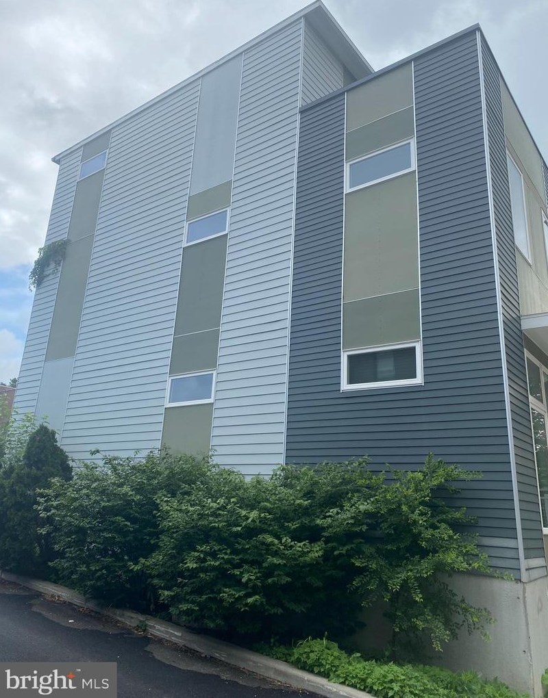 424 Oliver St, Baltimore, MD 21202-2950