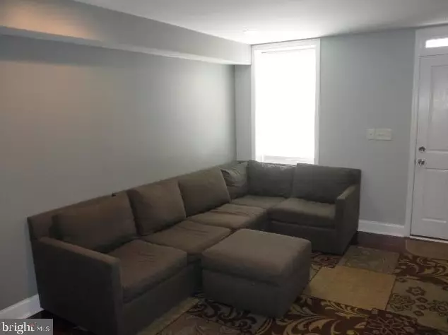 913 S Potomac St, Baltimore, MD 21224
