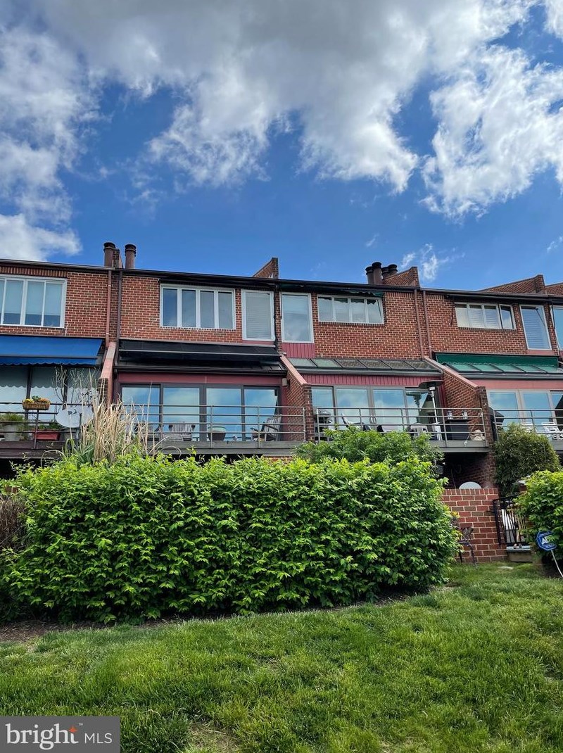 2379 Boston St, Baltimore, MD 21224-3657