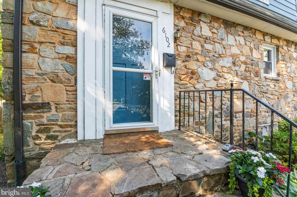 6102 Greenspring Ave, Baltimore MD  21209-3922 exterior