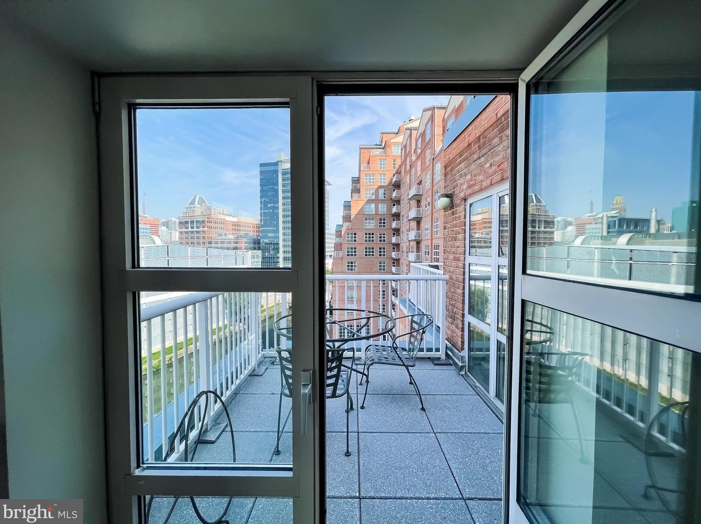 250 President St, Baltimore MD  21202-4436 exterior