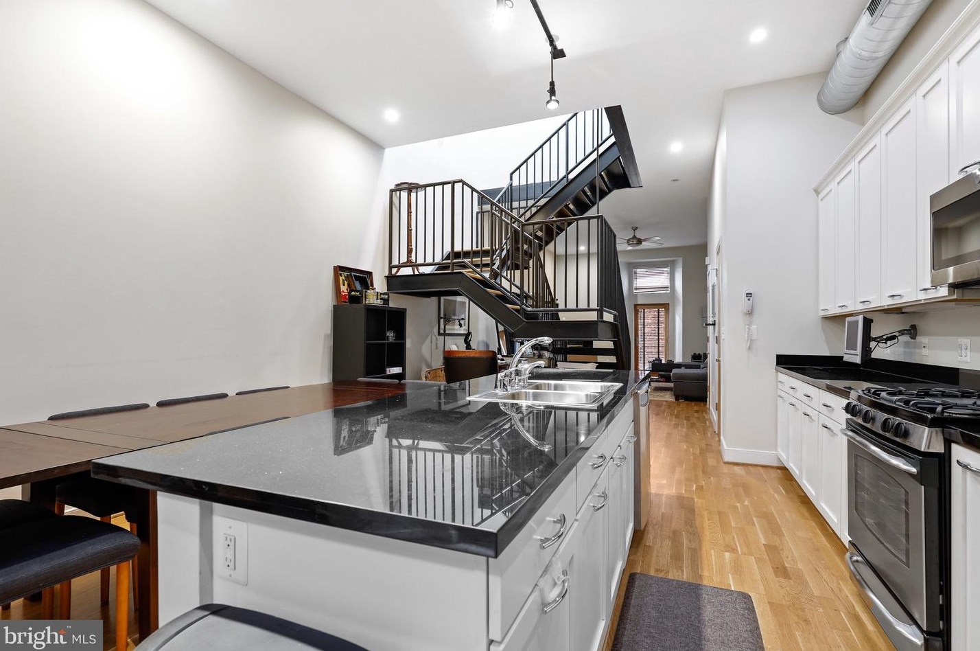 657 Washington Blvd, Baltimore MD  21230-2242 exterior