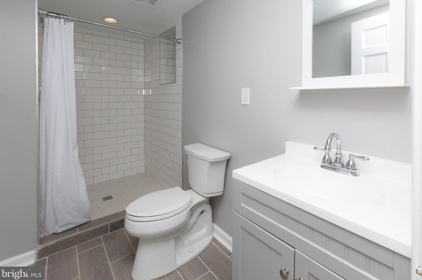 4023 Deepwood Rd, Baltimore MD  21218-1404 exterior