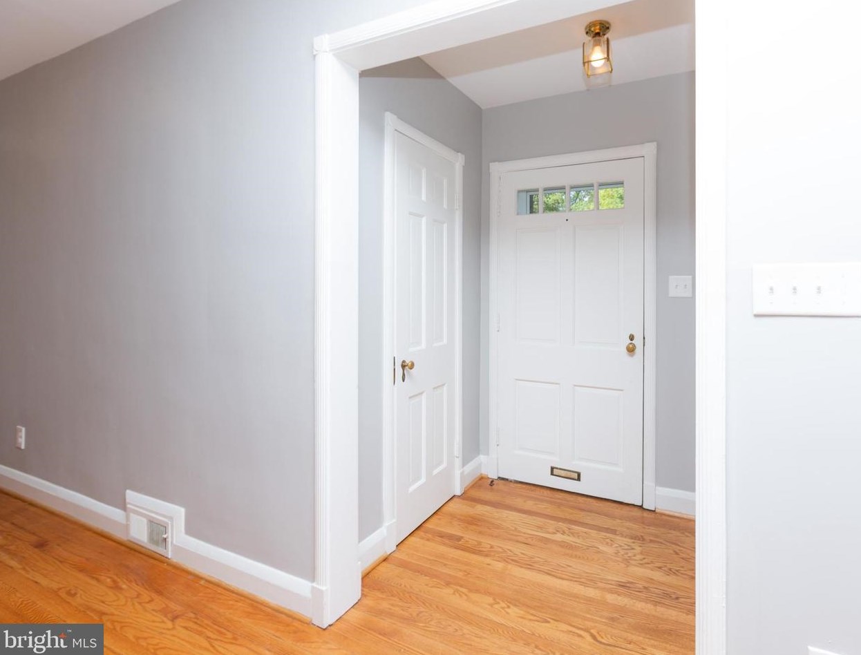 4023 Deepwood Rd, Baltimore MD  21218-1404 exterior