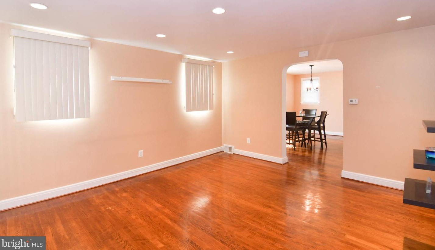 900 Cooks Ln, Baltimore MD  21229-1226 exterior