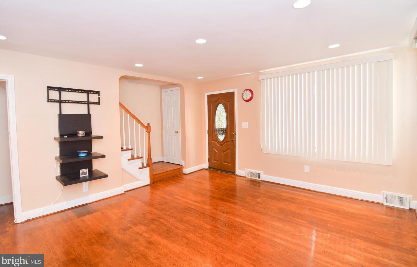 900 Cooks Ln, Baltimore, MD 21229