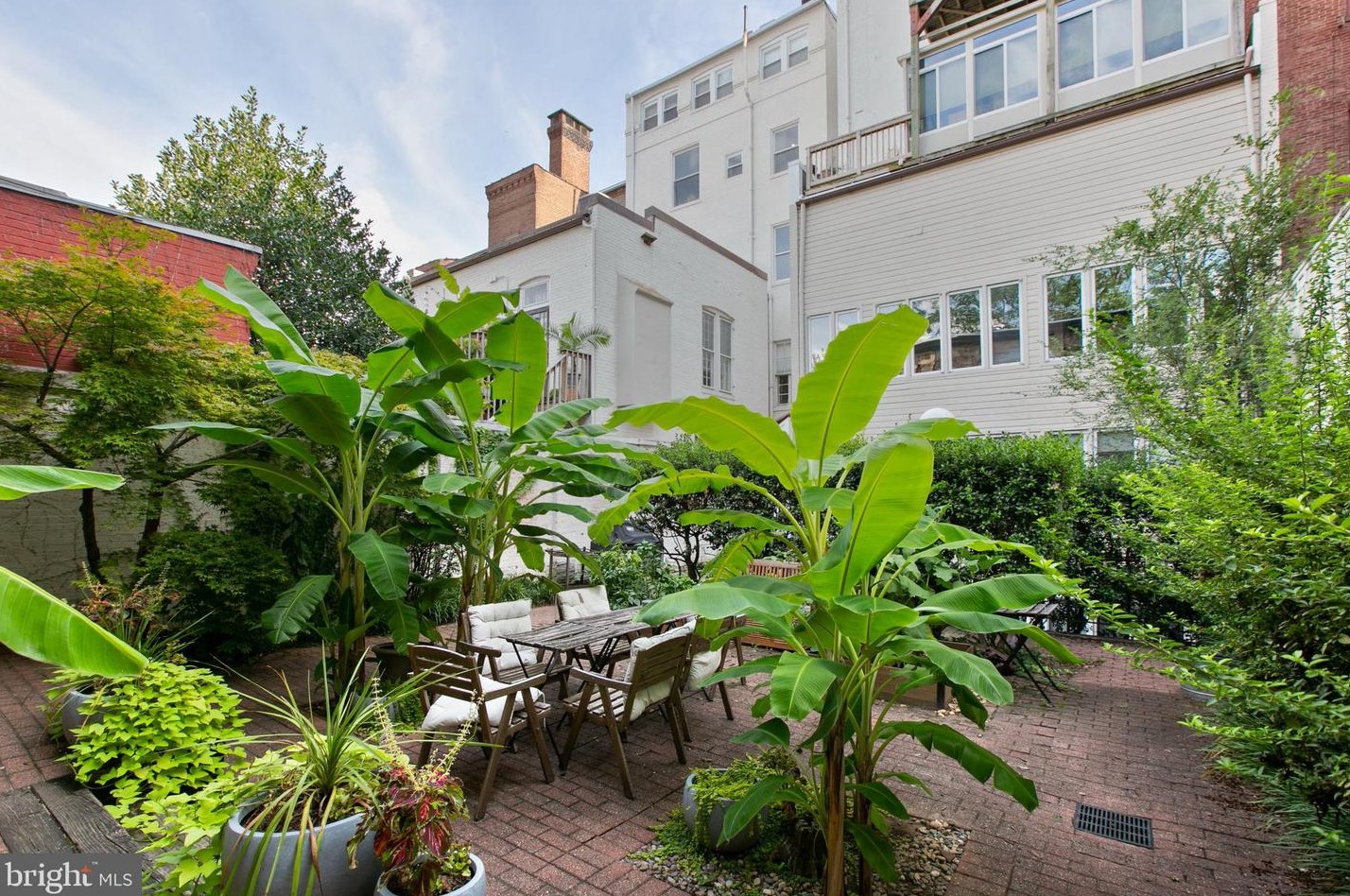 12 Mount Vernon Pl, Baltimore MD  21202-2367 exterior