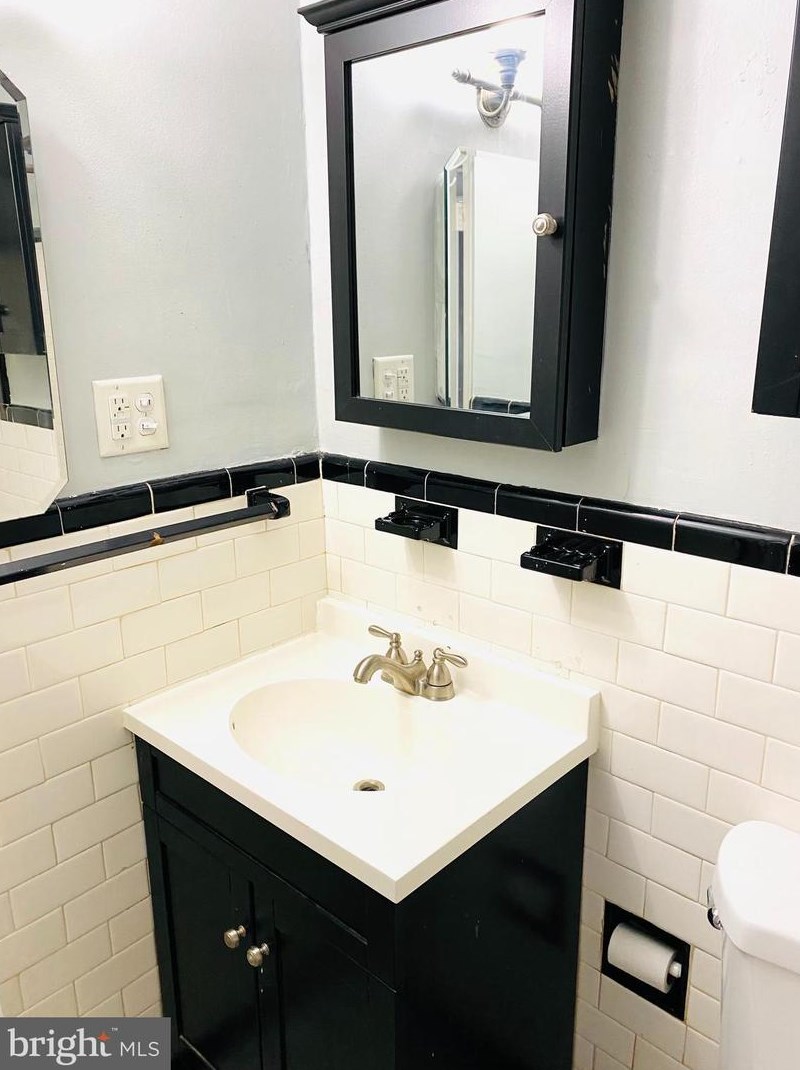 6174 Parkway Dr, Baltimore MD 21212-2841 exterior