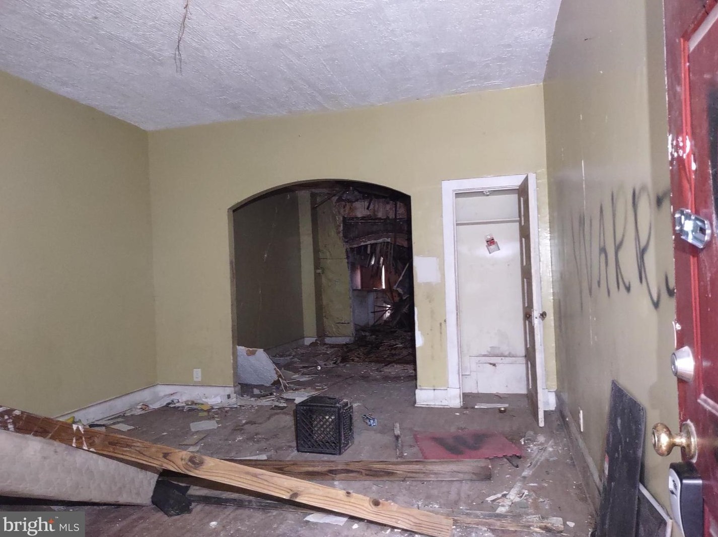 2050 Robb St, Baltimore, MD 21218-6336