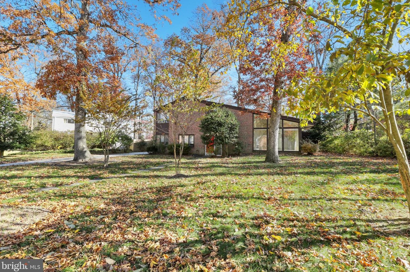 2105 Northcliff Dr, Baltimore, MD 21209-3527