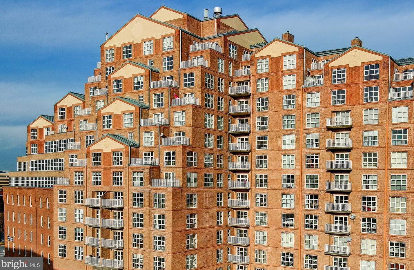 250 President St, Baltimore MD  21202-4436 exterior