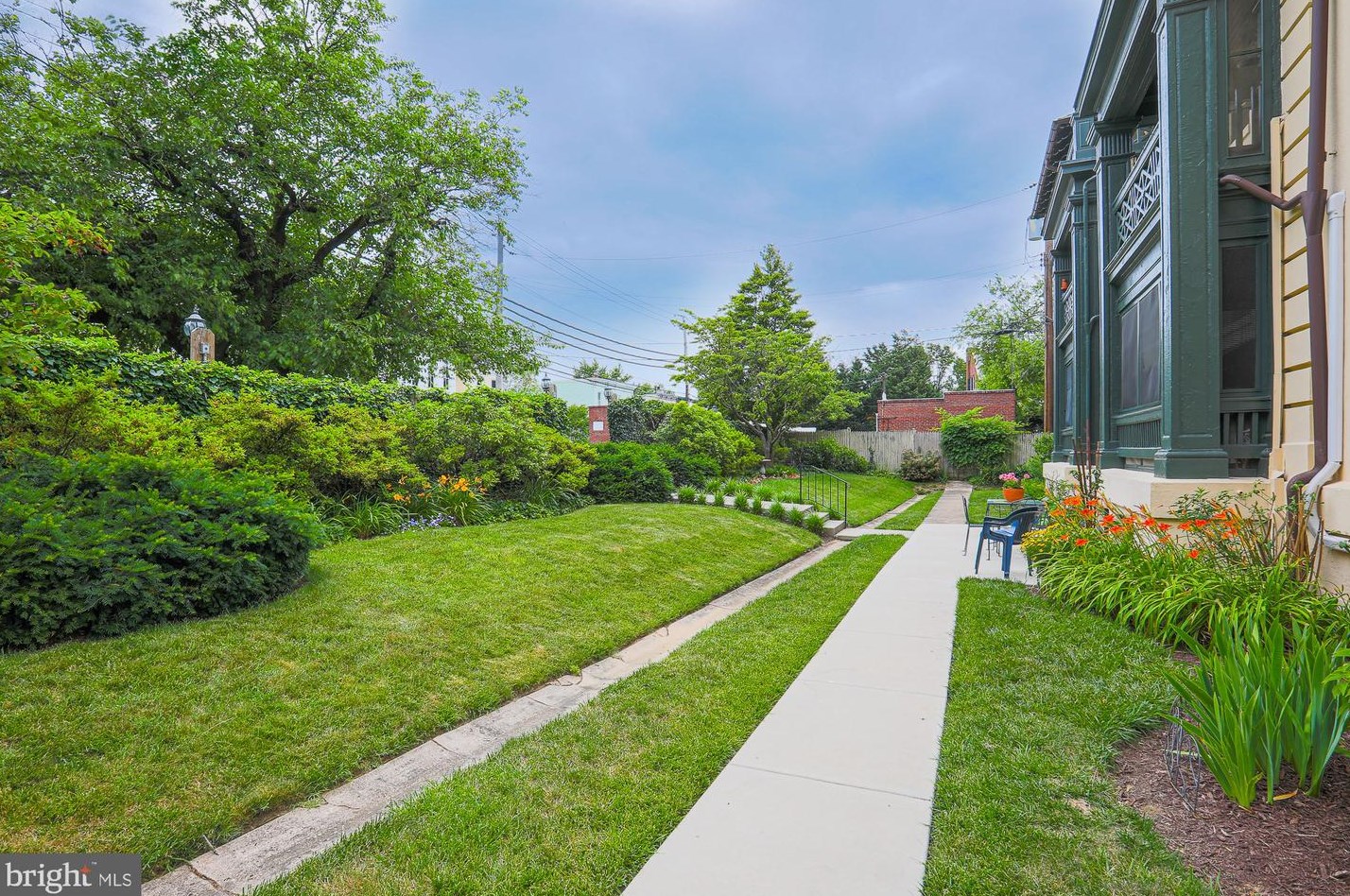 4300 Roland Ave, Baltimore MD  21210-2799 exterior