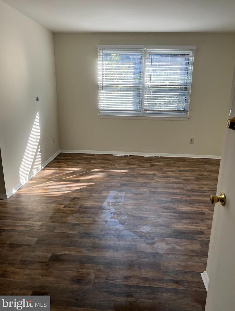 4411 Falls Bridge Dr, Baltimore, MD 21211-1025