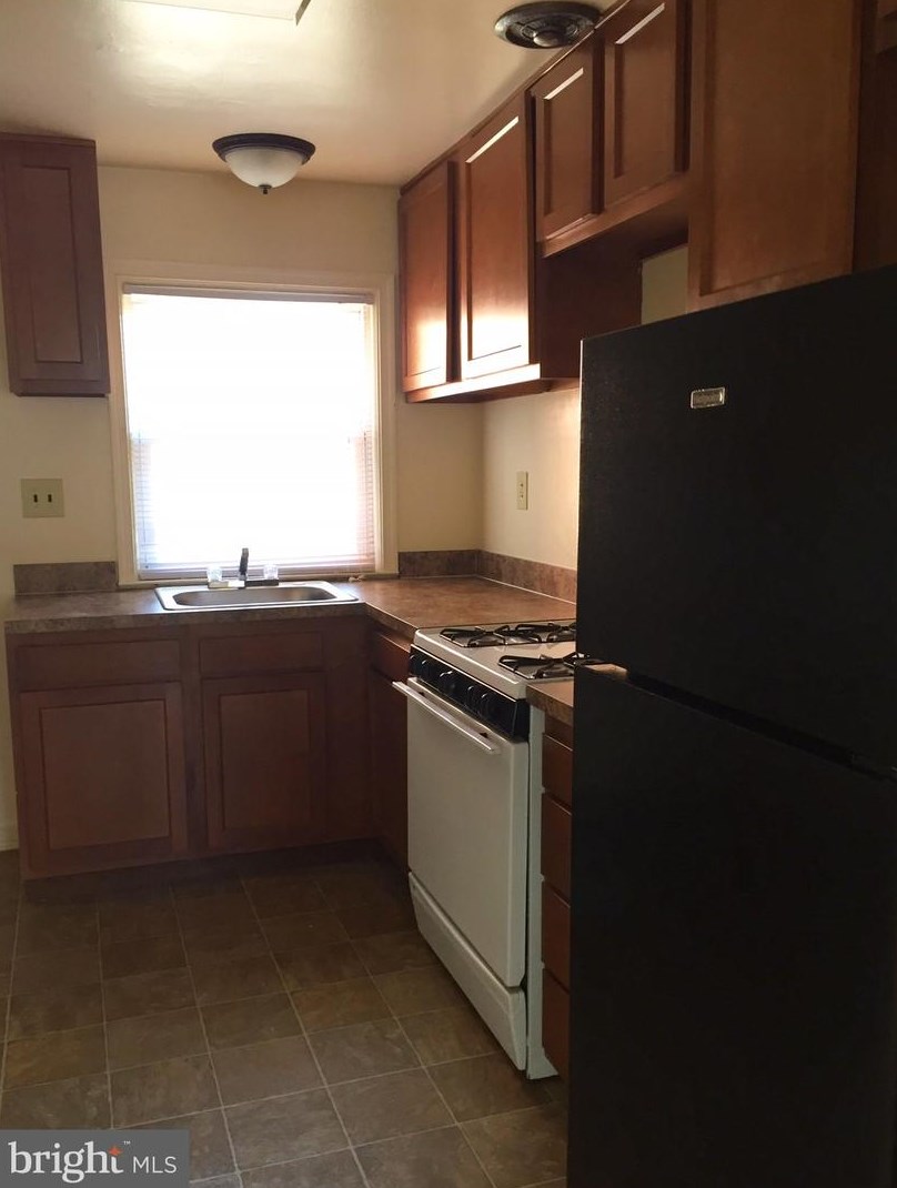 909 Cooks Ln, Baltimore MD  21229-1227 exterior