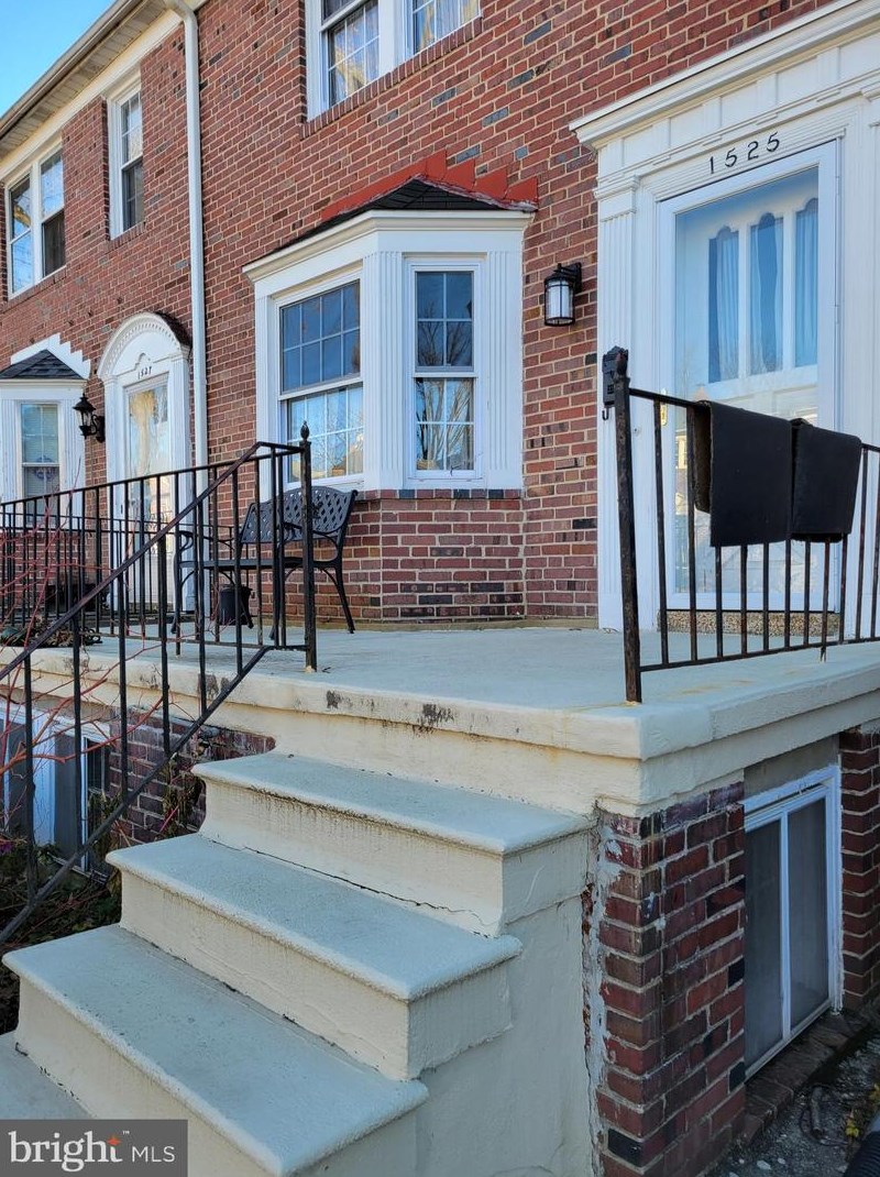 1525 Shadyside Rd, Baltimore, MD 21218-2235