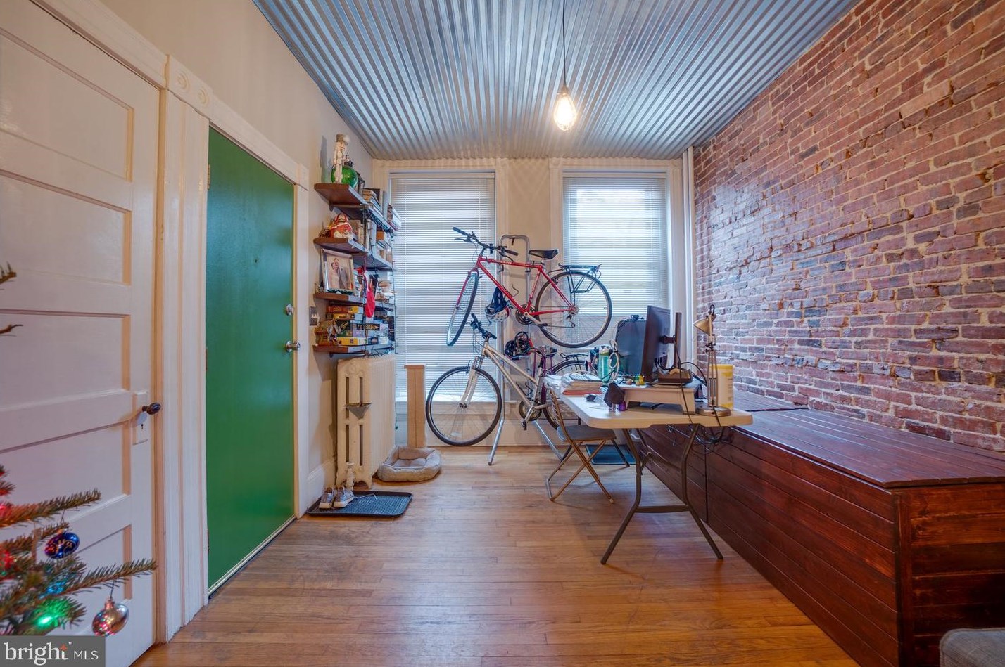 3020 Calvert St, Baltimore MD  21218-3965 exterior