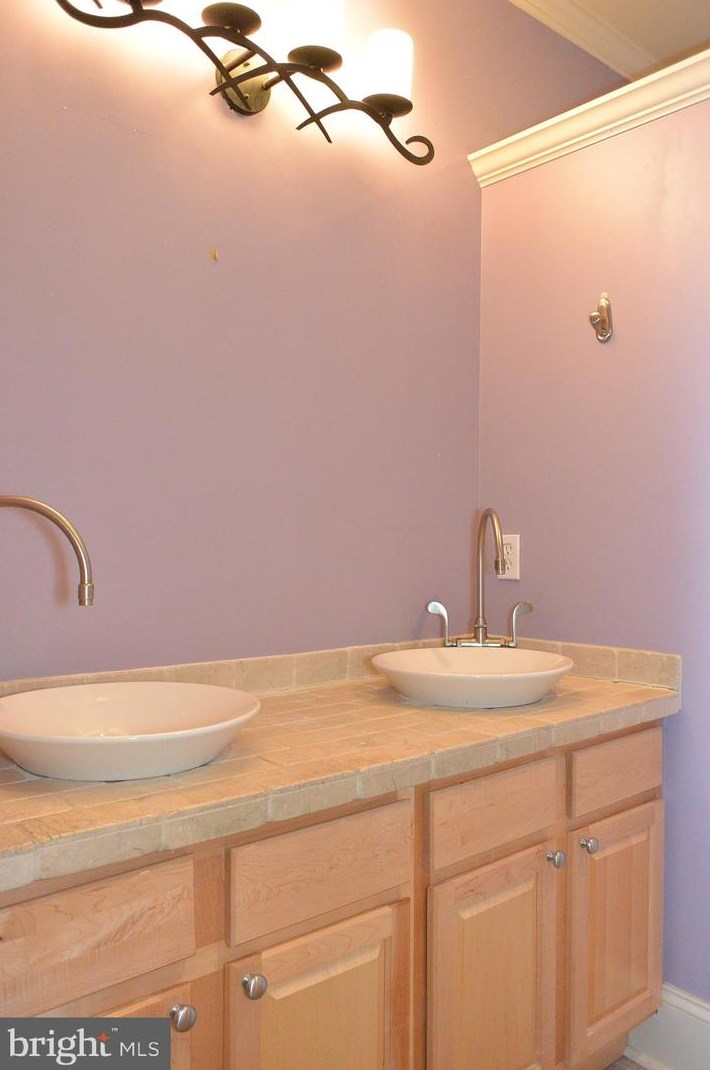 919 Clinton St, Baltimore MD  21224-5025 exterior