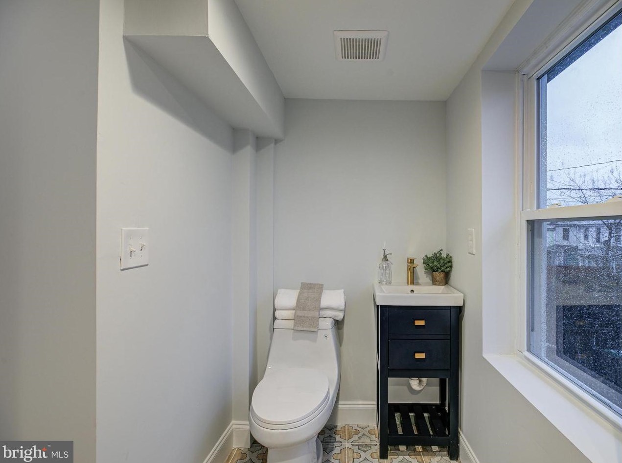 1156 Nanticoke St, Baltimore MD  21230-1919 exterior